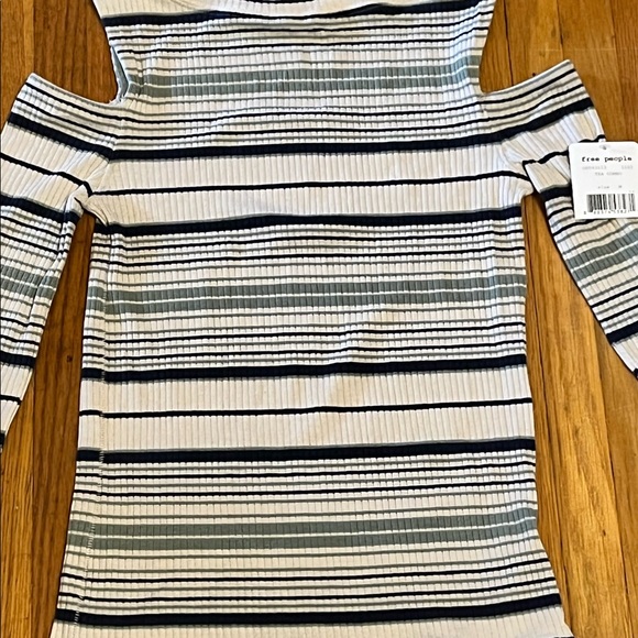 Free People Top M Blue Ivory Open Shoulder NEW - Picture 2 of 7